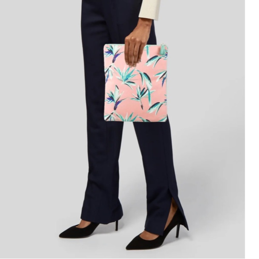 Rachel Pally
Limited Edition Reversible Turquoise Canvas & Vegan Leather Clutch.